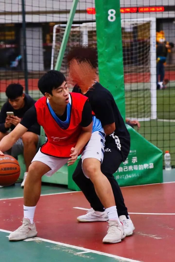 刻苦训练篮球时如何避免受伤的建议_0